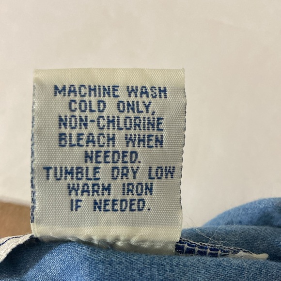 Belle Pointe Top Women Size M Chambray Long Sleeve Button Up Embroidery - Picture 10 of 10